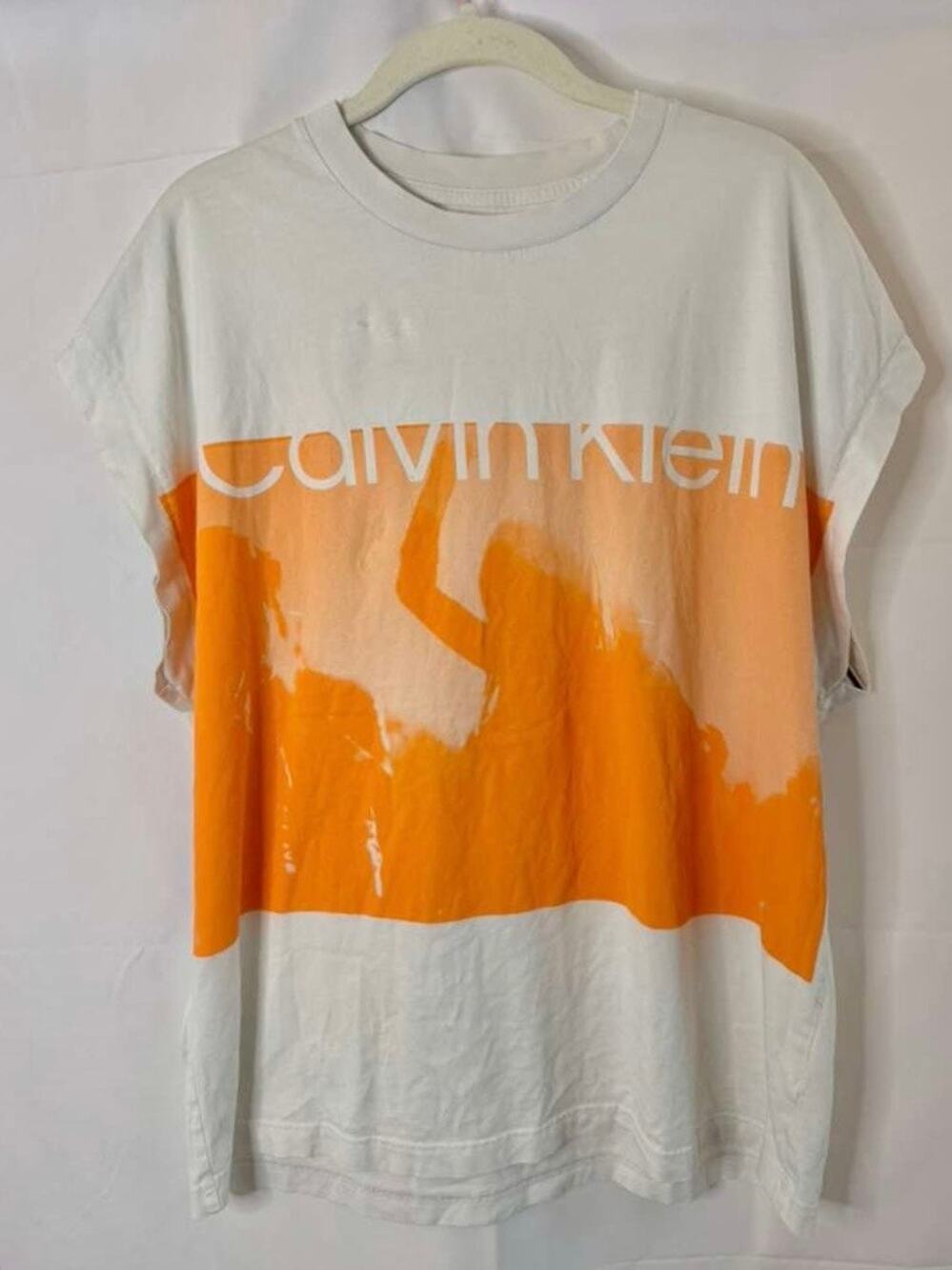 Vintage Calvin Klein graphic t-shirt logo with faded photographic design sz. M